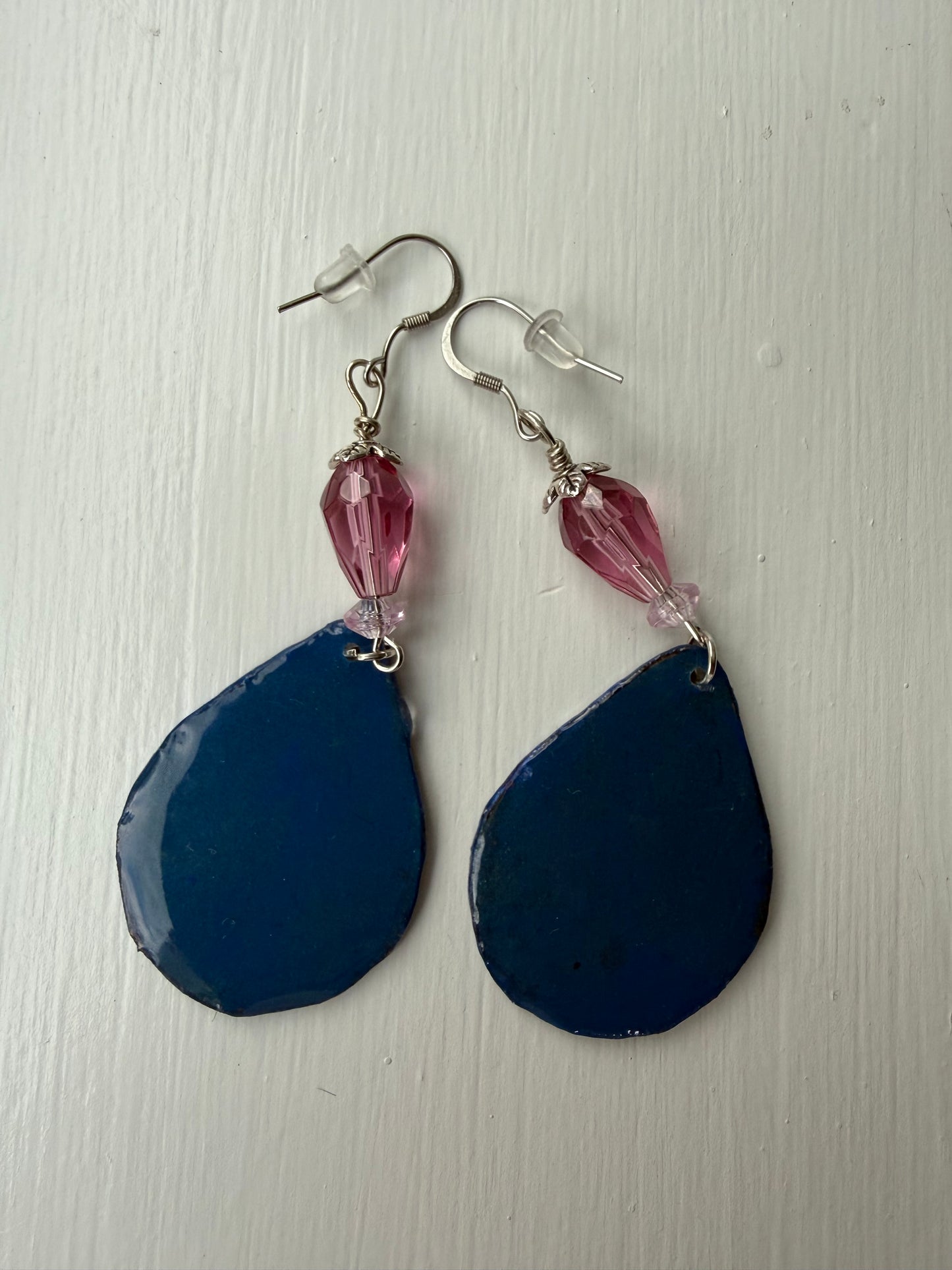 Navy blue teardrop-shaped earrings with pink beads 